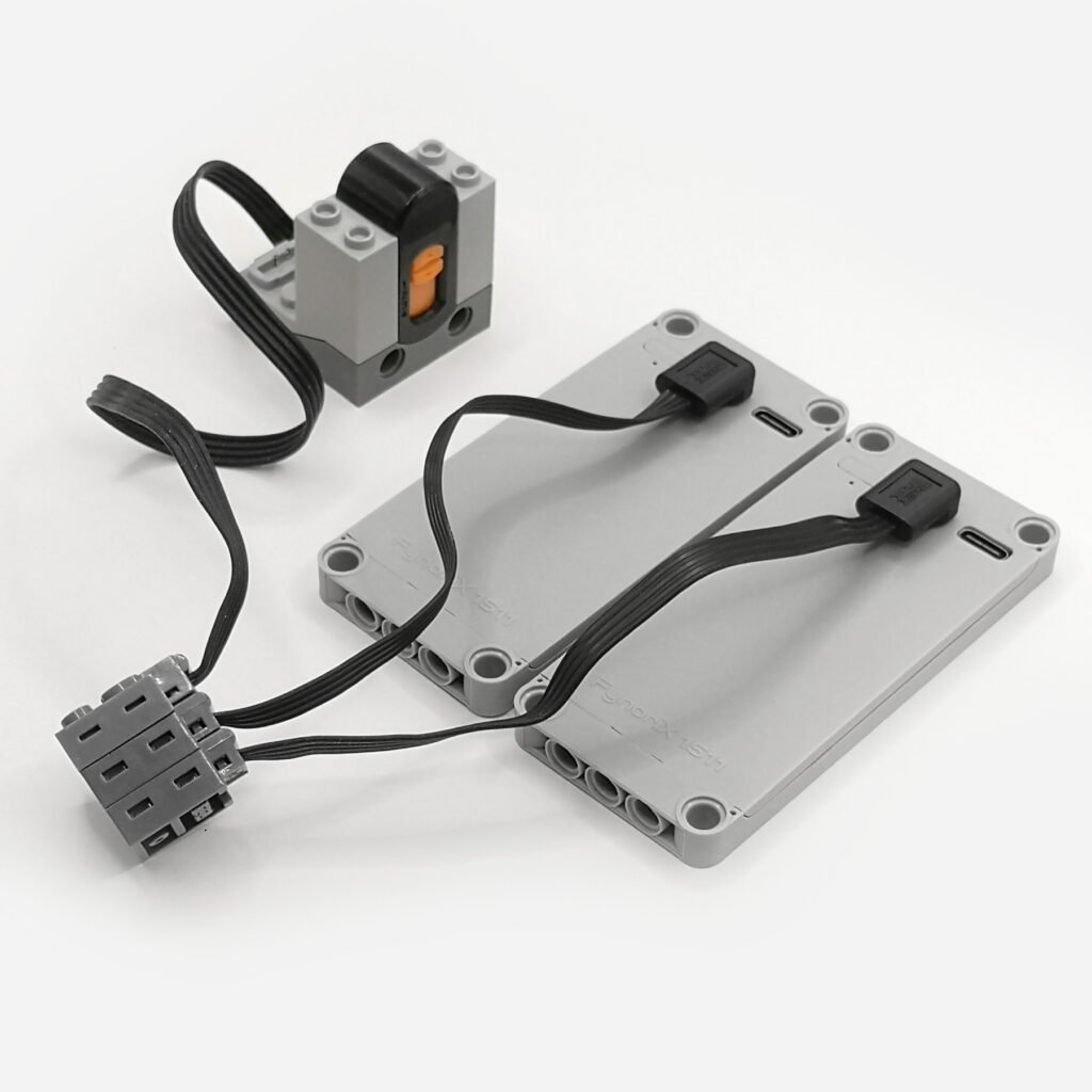 Two FynoriX1511 energy modules with their PF output connectors stacked directly and connected to a compatible PF receiver for additional startup-current support.